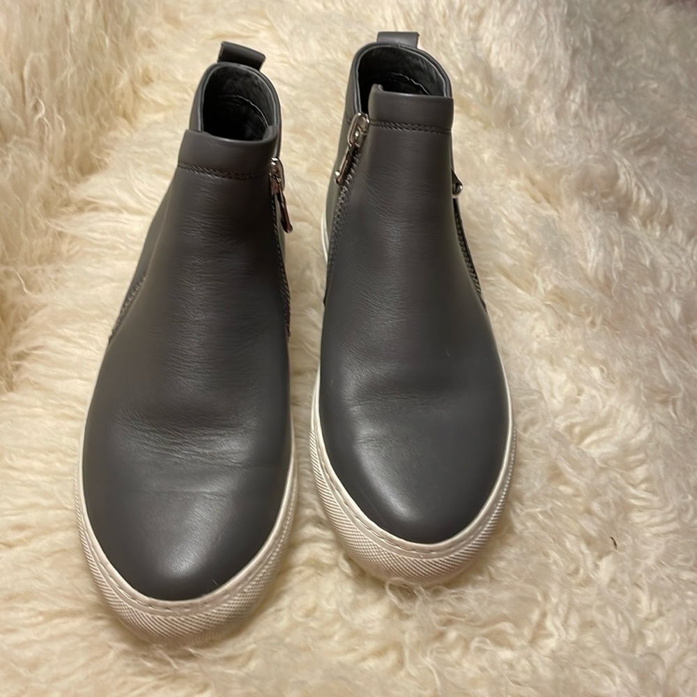 Sketchers Leather Double Zipper Bootie Sneakers size 8.5